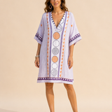 Vestido corto bordado violeta