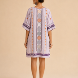 Vestido corto bordado violeta