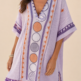 Vestido corto bordado violeta