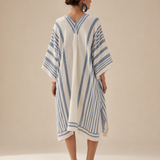 Vestido corto bordado azul y blanco