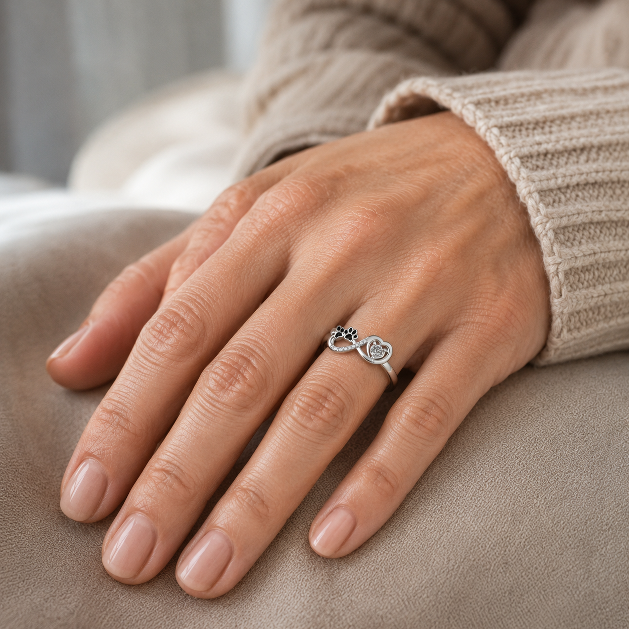 Silvia | Anillo con huella de patita, corazón e infinito