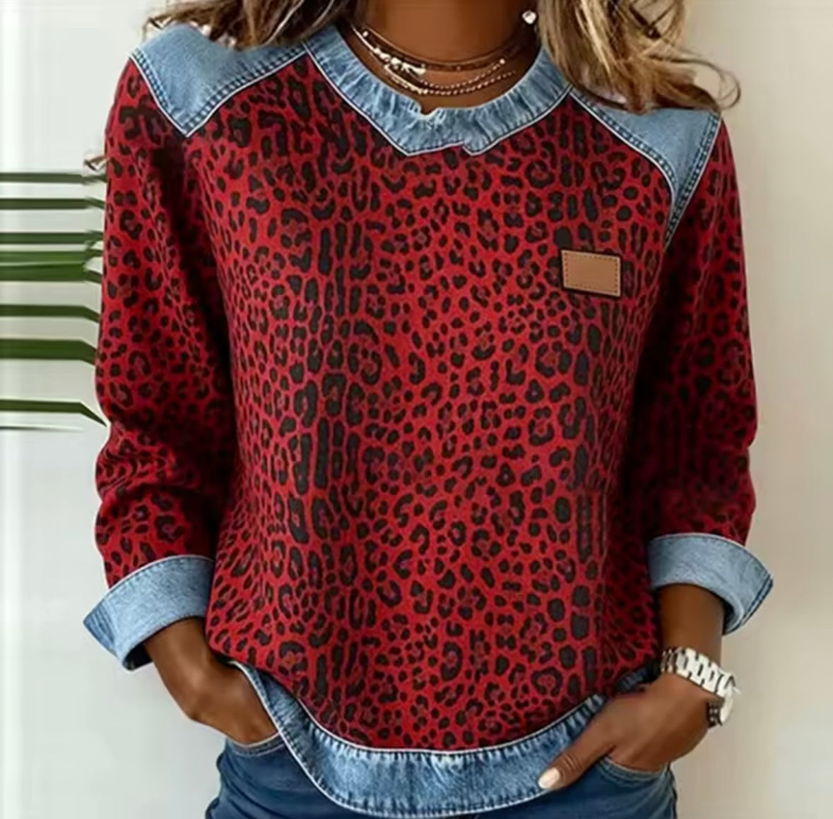 Sofía | Blusa de punto con estampado animal y cuello denim