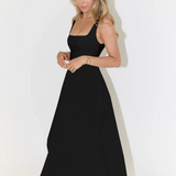 María | Vestido midi fluido con escote cuadrado