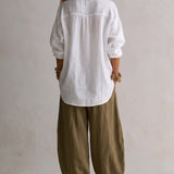 Capucine | Conjunto de camisa blanca y pantalón globo verde olivo