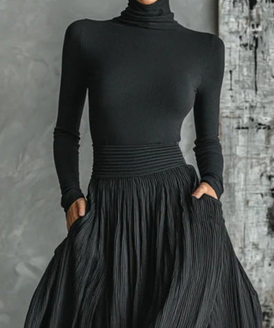 Prudencia | Conjunto de falda plisada y playera de cuello alto