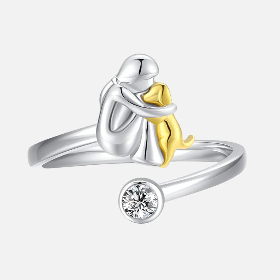 Brenda | Anillo ajustable con abrazo de mujer y perro
